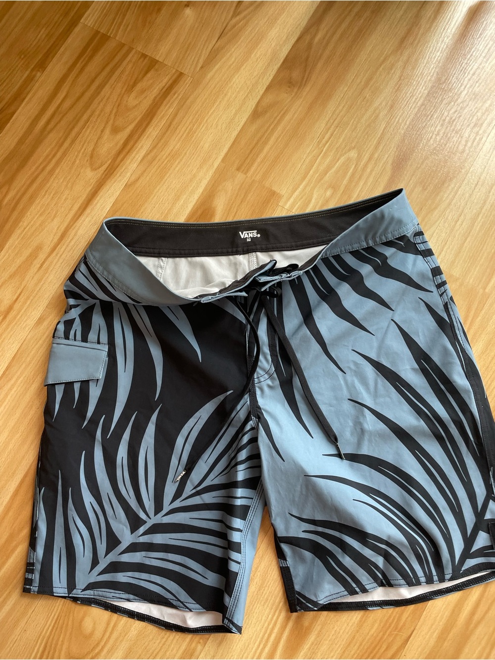 Vans men’s Black & Blue Palm-Print Swim Shorts